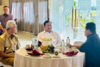 Menhan Prabowo Subianto dan Menteri BUMN Erick Thohir, Gubernur Jateng Ganjar Pranowo saat satu meja. (Instagram.com/@erickthohir) 
