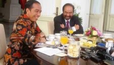 Presiden RI Jokowi bersama Ketua Umum Partai Nasdem Surya Paloh. (Instagram.com/@suryapaloh.id)